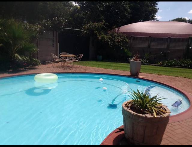 4 BEDROOM HOUSE FOR SALE IN VANDERBIJLPARK SW 2
